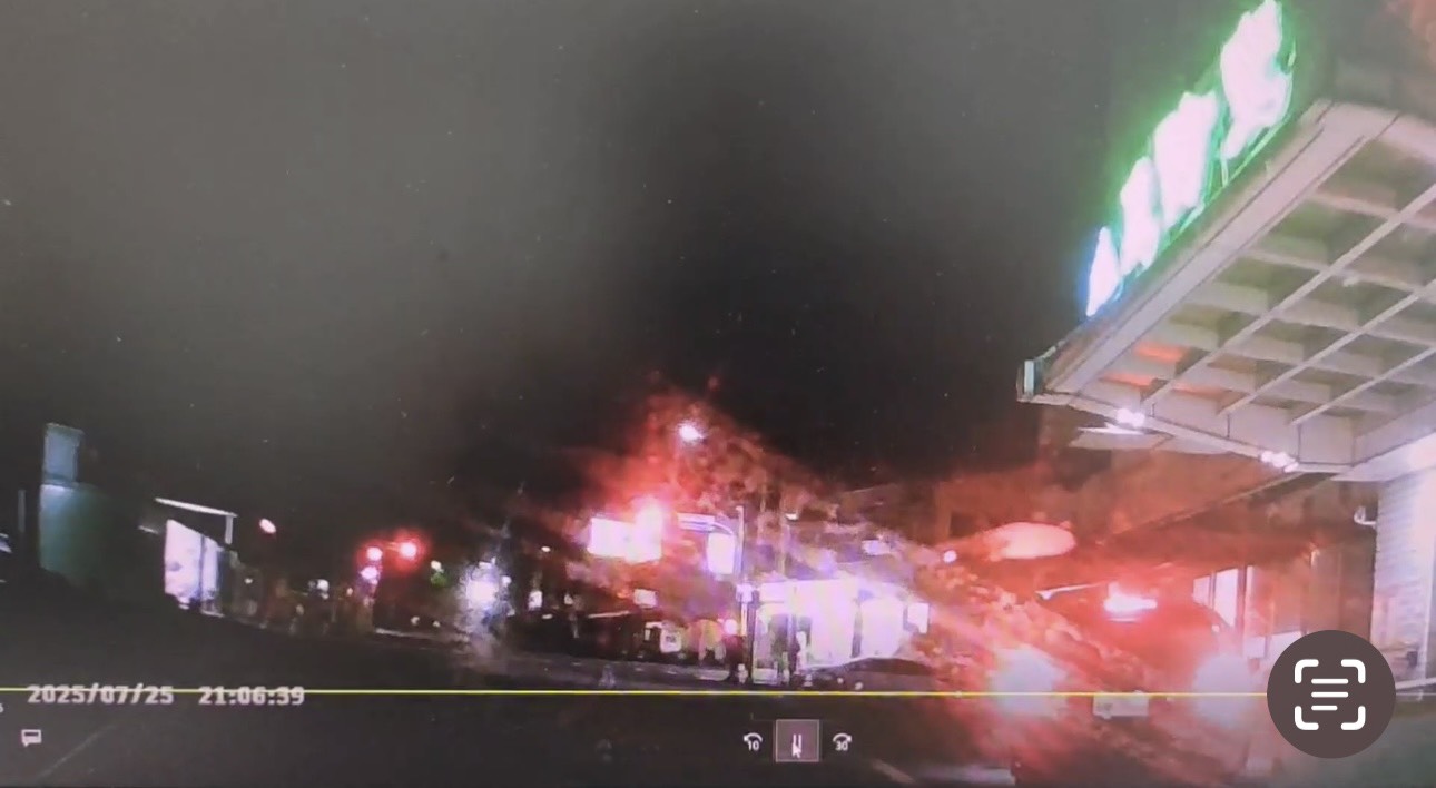 南投警3分鐘開道送醫 及時搶救疑似中風病患