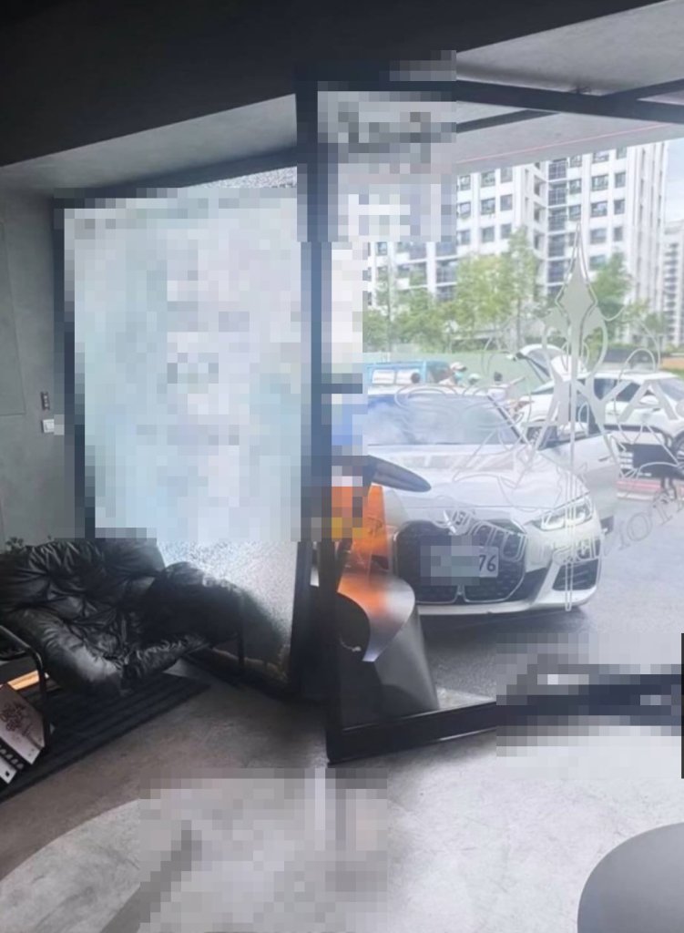 bmw衝進台中咖啡店!客人嚇問「有人尋仇?」 店家急澄清:只是車禍