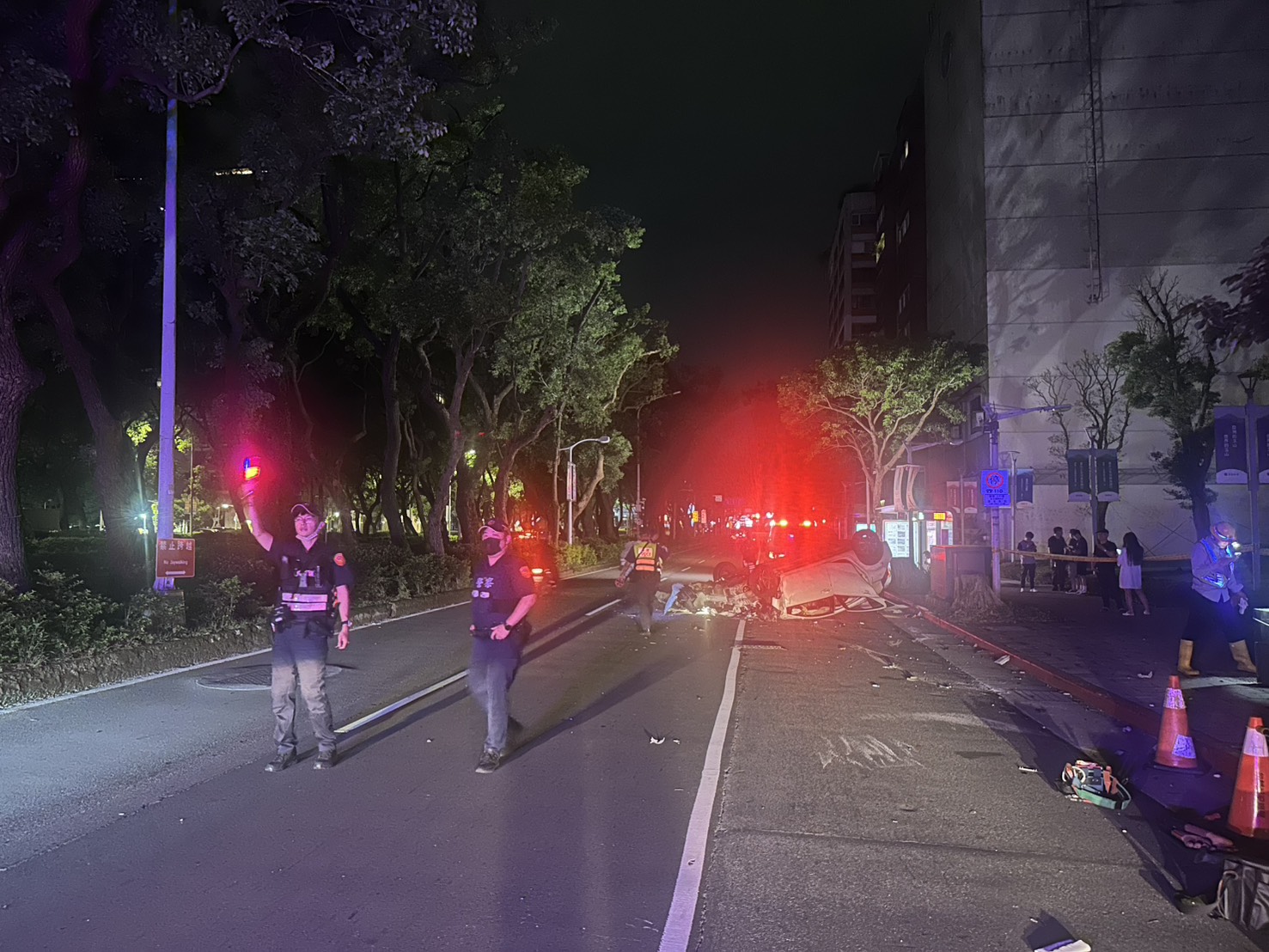 ▲警消獲報到場。(翻攝畫面)
