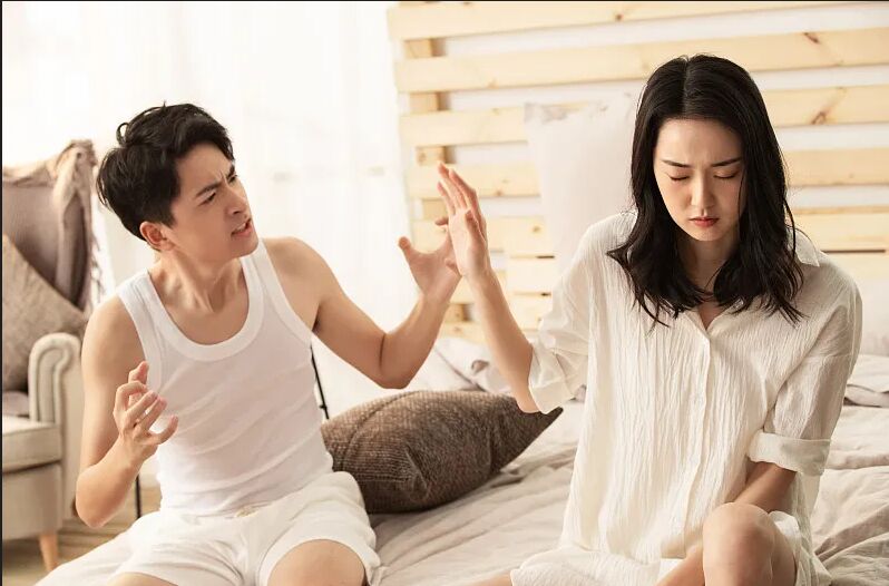 士官長夫控妻贈2頂綠帽 同階老婆反指他找妹洗澡 242 士官長夫控妻贈2頂綠帽 同階老婆反指他找妹洗澡 241