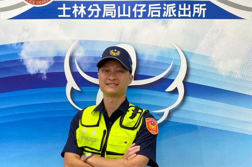 婦人陽明山古圳步道迷途 士林警及時救援助脫困 1 蘭建榕