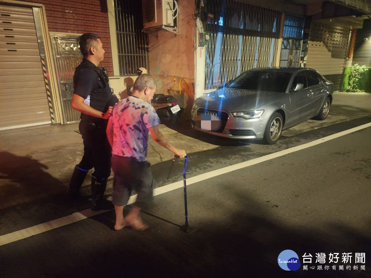 失智帕金森症老翁深夜迷途，警方鷹眼辨識系統助返家。  　　