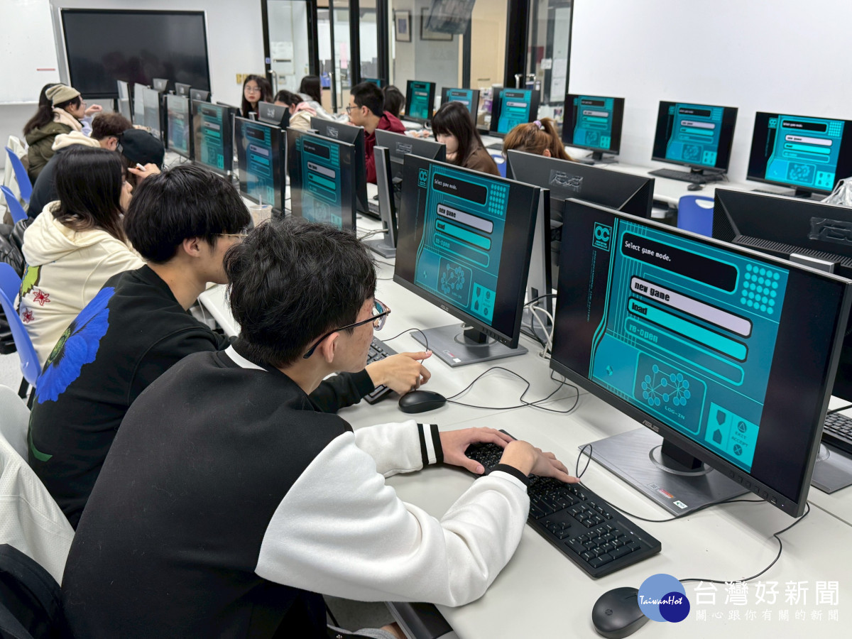 元智大學中國語文學系推動中文文學與數位科技的跨領域結合,與資訊傳播學系開設「電玩遊戲實作」課程