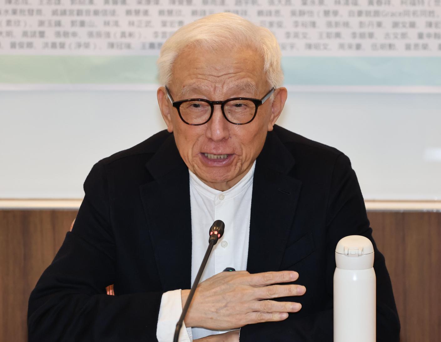 聯電創辦人曹興誠28日稱台灣「四人幫」崛起,背後還有中共高官操控。資料照片/林啟弘攝