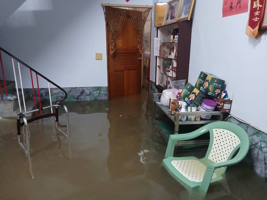 雨彈炸台南！後壁「太晚宣布」停班課…市長臉書被灌爆　網苦笑：後壁快成後壁湖了