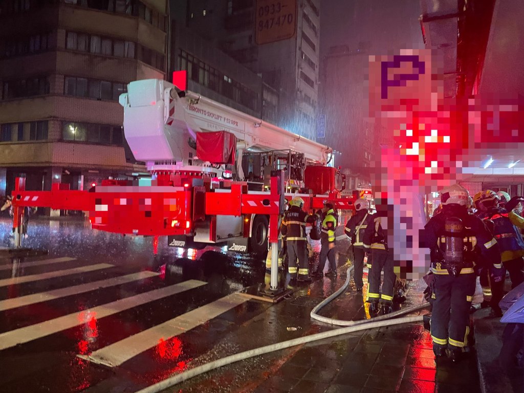 北市大樓12樓火災！疑夫妻金錢糾紛　他點火燒床單遭逮