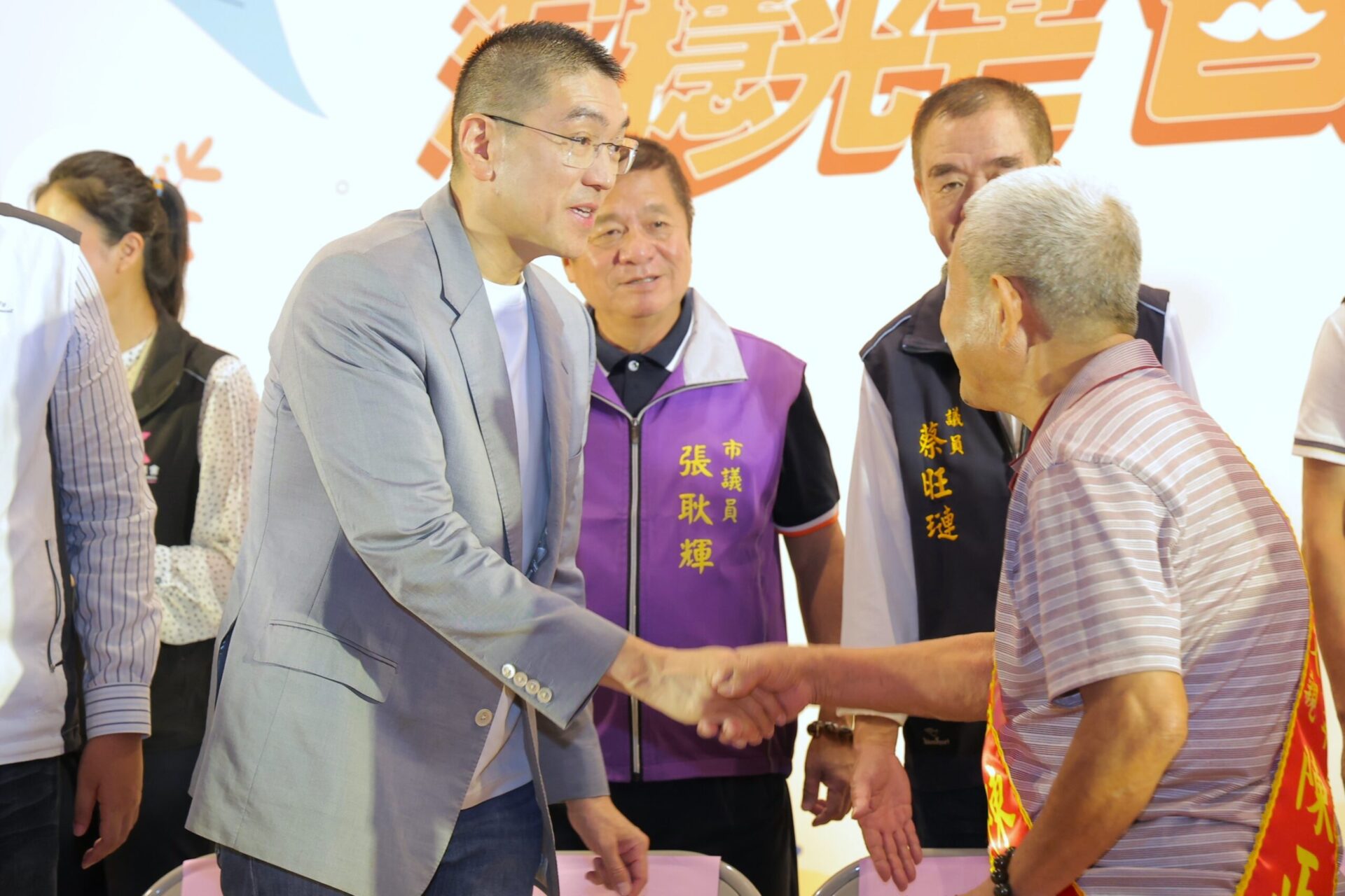 七堵表揚21位模範父親 謝國樑提前獻上父親節祝福