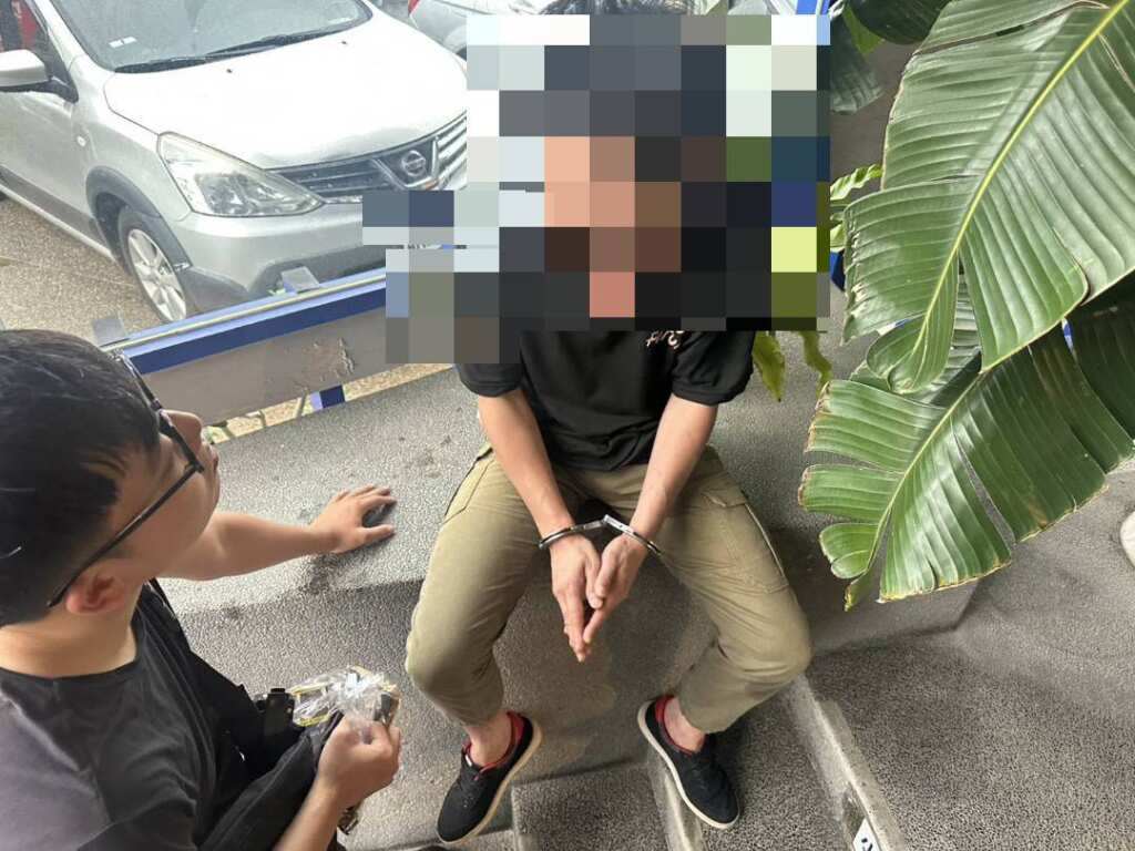 ▲10萬元替美國戰地醫生贖身,鹿港警當場逮取款詐騙車手。(彰化警方提供)