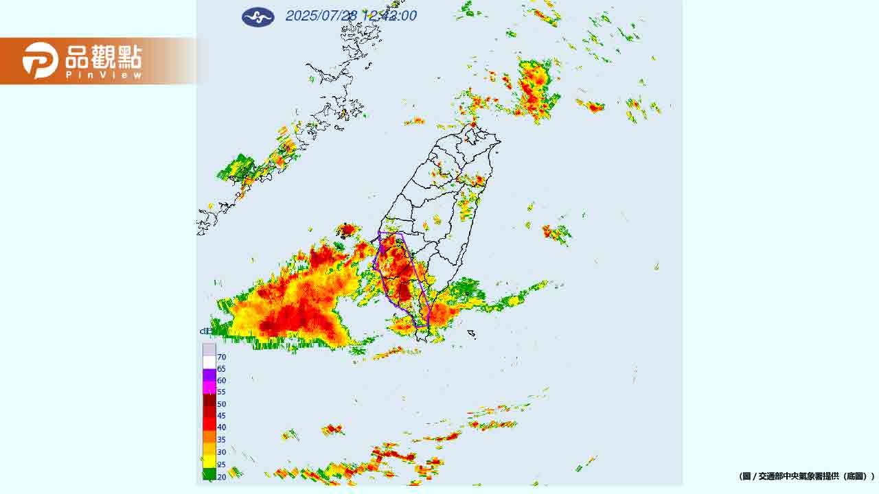 暴雨狂襲!台中大甲下到淹水 民眾深夜急移車