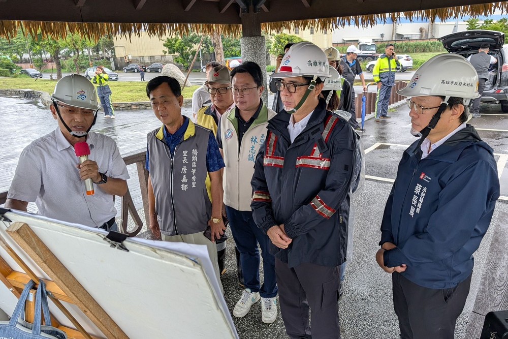 強降雨高風險期超前部署 陳其邁視察北高雄防汛設施 224 強降雨高風險期超前部署 陳其邁視察北高雄防汛設施 223