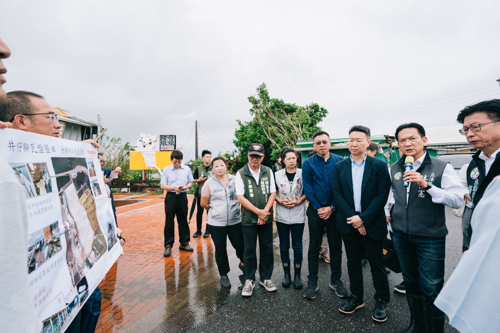 考察台南災後復建　交通部：井仔腳鹽田設施10月底前修復完畢 191