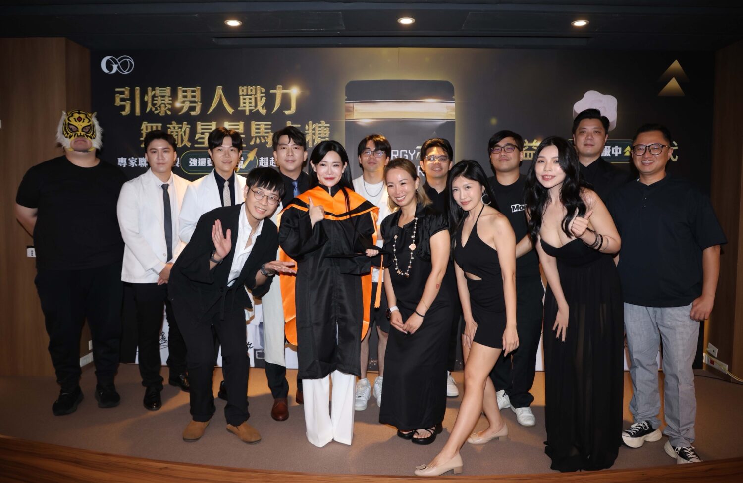最美創作者「1G老濕」今舉辦品牌發表會,親友前來祝賀。(圖/GSEX 提供)