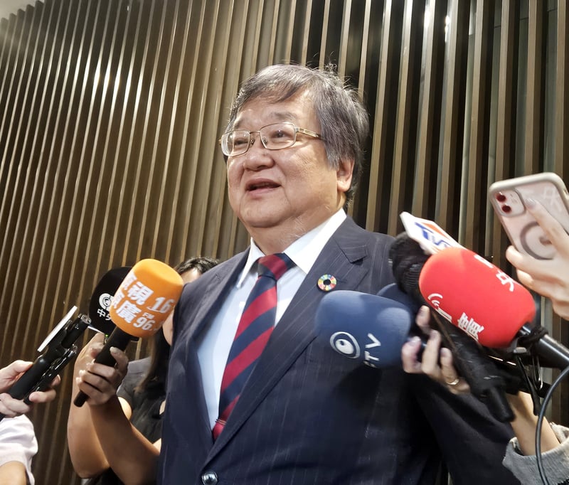 內閣改組傳聞中遭點名的衛生福利部長邱泰源(圖)29日表示,無論整體內閣努力或衛福部團隊付出,社會大眾應有目共睹。 中央社