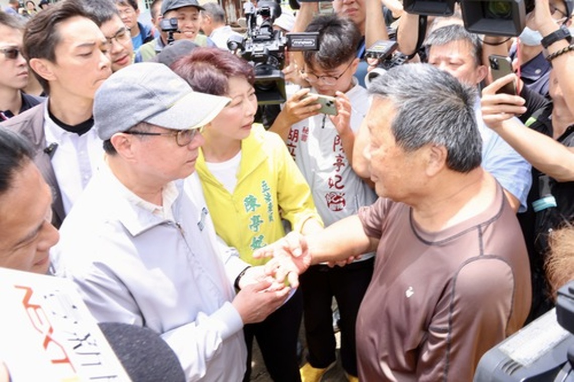 卓揆視察台南後壁水患區宣布啟動雲嘉南前進指揮所