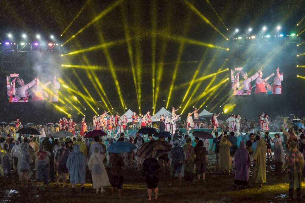▲花蓮縣政府營造國際友善環境,13國國際友人走進部落共舞豐年節。