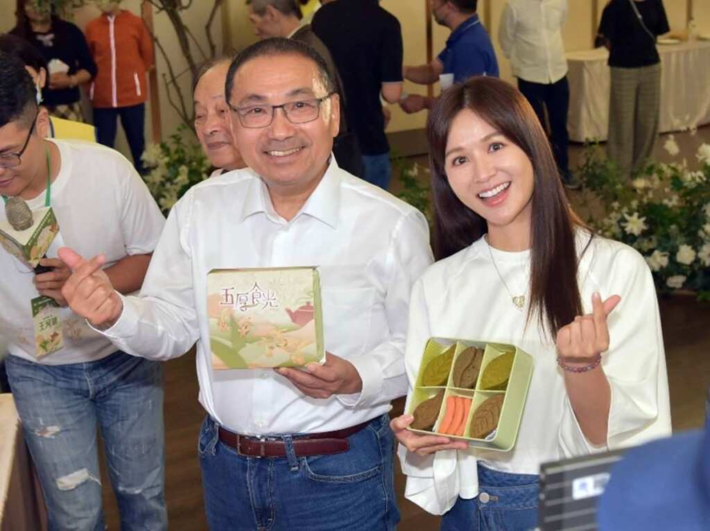 ▲新北市長侯友宜與代言人吳怡霈暖心推薦第12屆新北庇護禮。