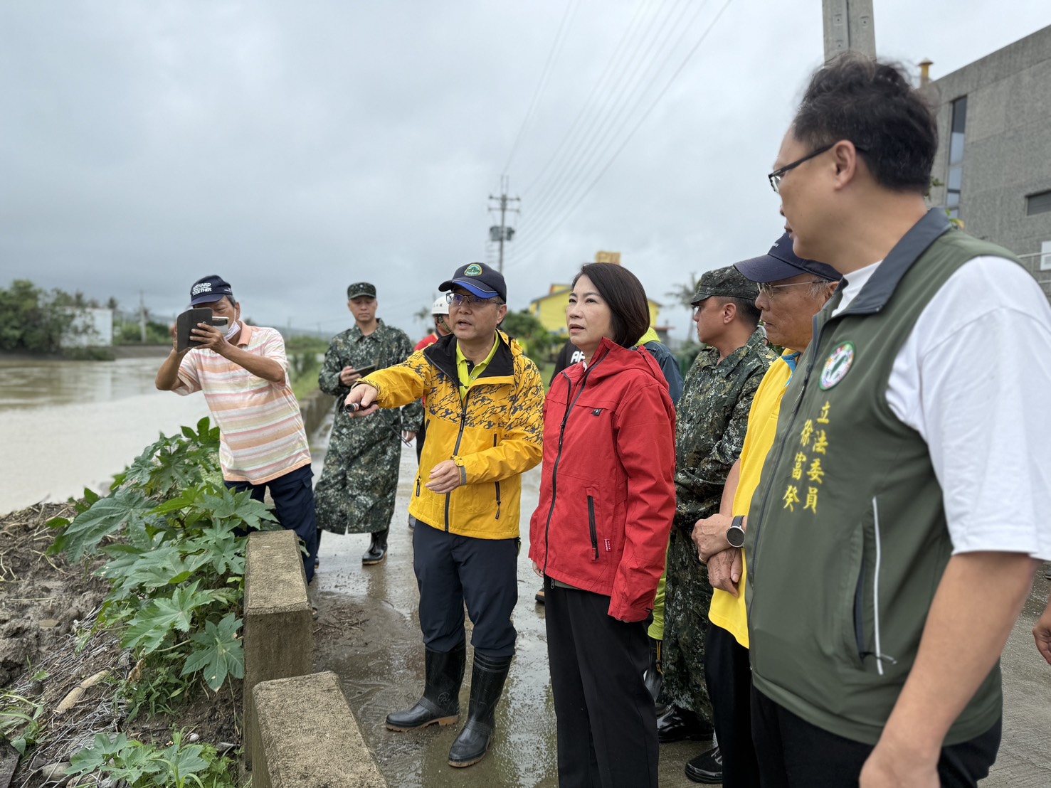強降雨警戒 周春米巡視多處滯洪排水工程 220 強降雨警戒 周春米巡視多處滯洪排水工程 219