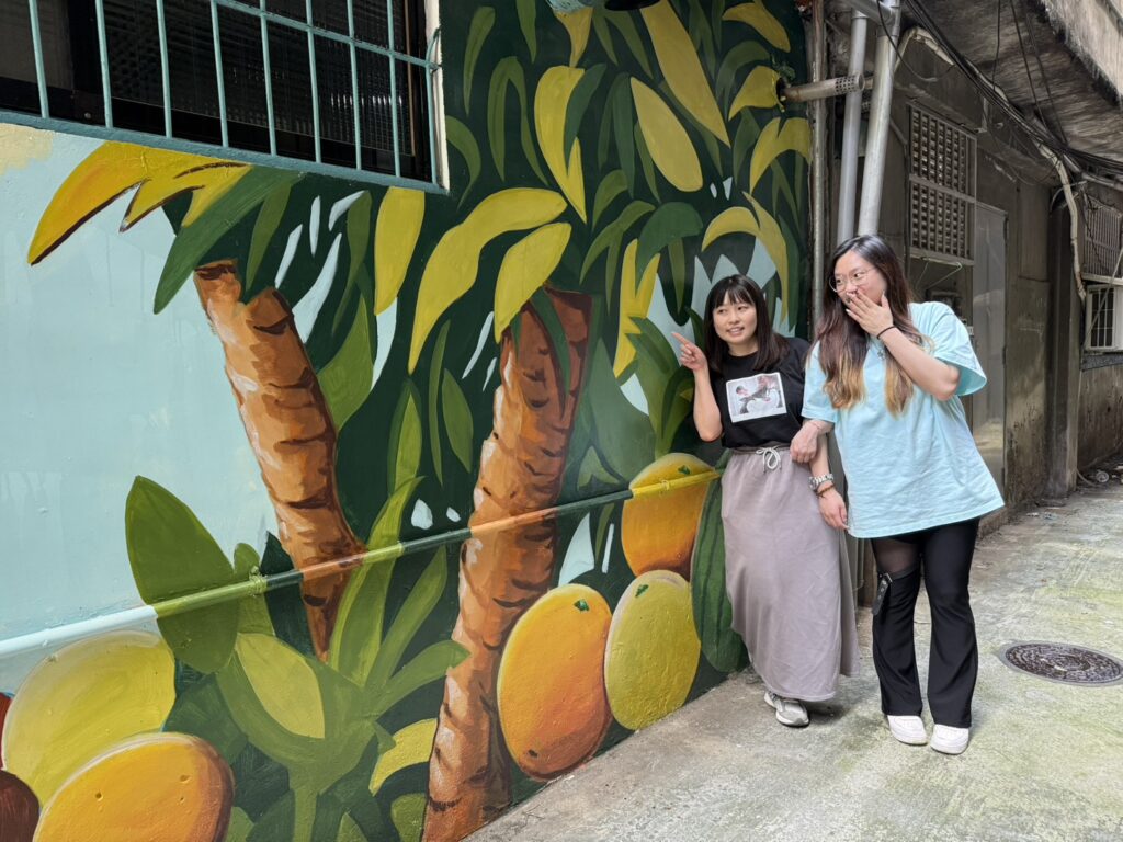 後巷變畫廊  透過彩繪彷彿走進童話般的奇幻世界