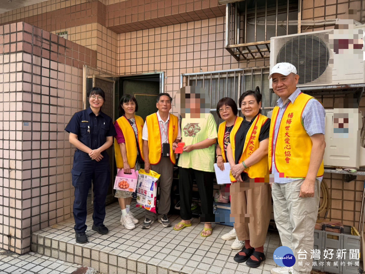 楊梅警偕善團伸出援手，關懷弱勢家庭渡難關。