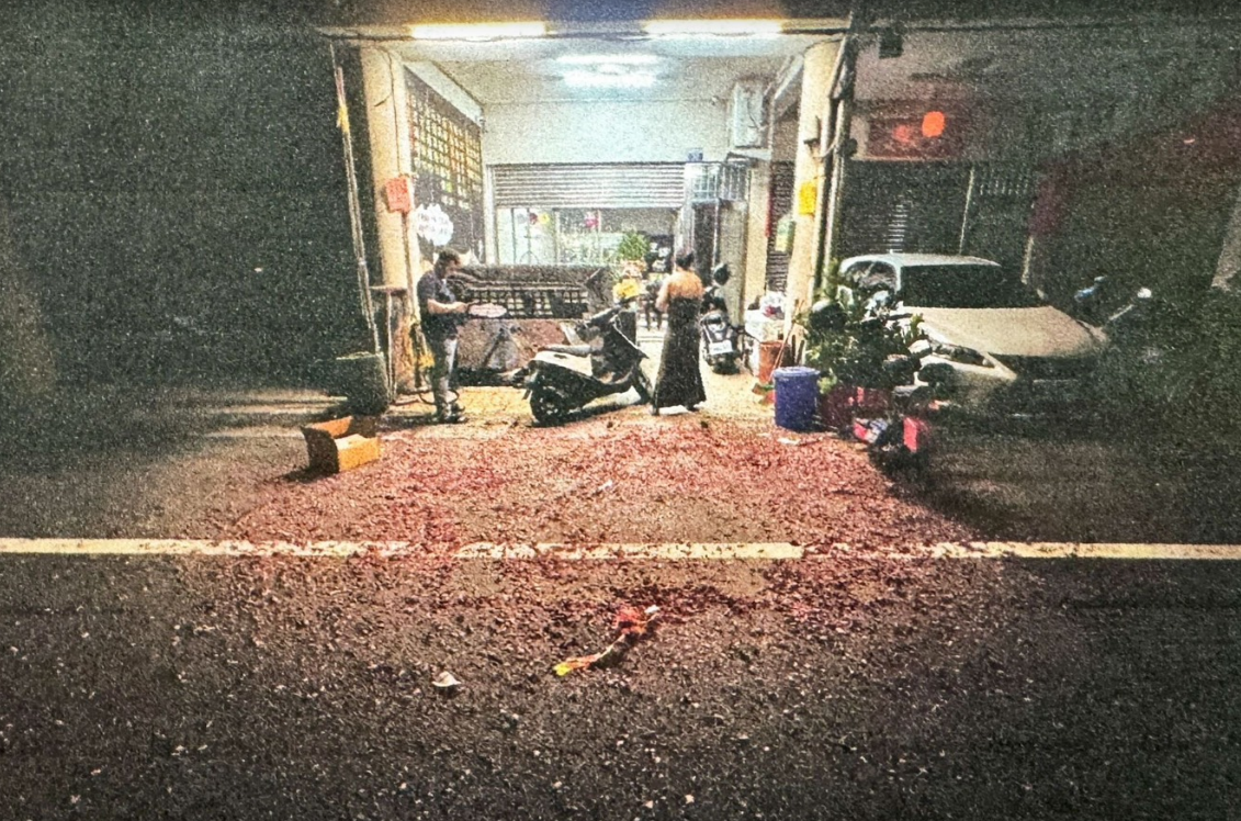 大甲店家深夜遭放鞭炮被砸！ 感情紛紛引起警逮兩人送辦