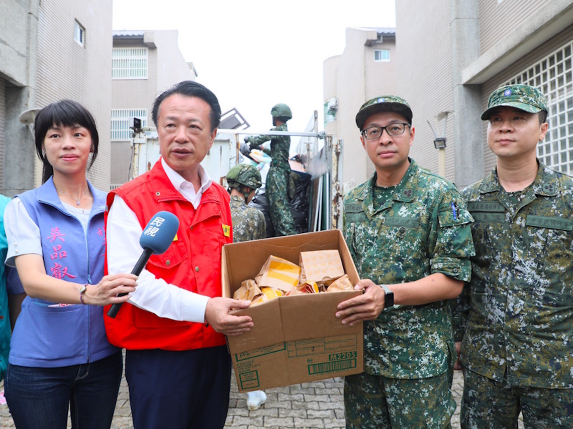 國軍馳援災區 嘉義縣長翁章梁感謝弟兄挺身而出