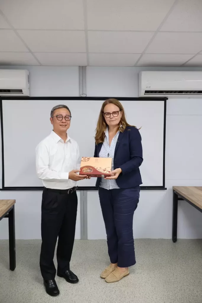 (左) 洋基工程劉士源董事長、(右) 歐洲議會資訊處長Ausra Aleliunaite
