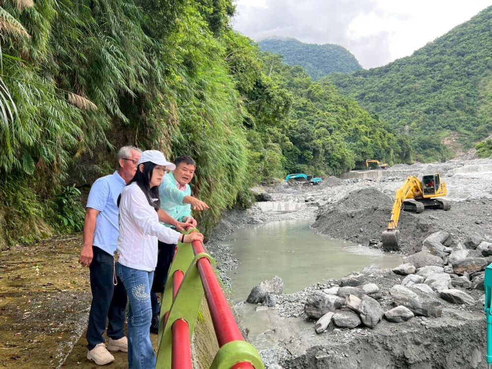 台東豪雨灌溉系統受損 莊瑞雄、陳瑩勘災籲農業部強化韌性 204 台東豪雨灌溉系統受損 莊瑞雄、陳瑩勘災籲農業部強化韌性 203