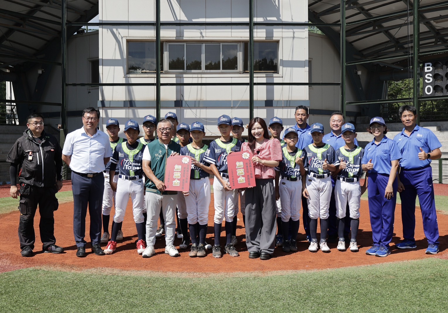 東園少棒闖進威廉波特總決賽 吳沛憶贈加菜金應援、體育署長親臨打氣 204 東園少棒闖進威廉波特總決賽 吳沛憶贈加菜金應援、體育署長親臨打氣 203