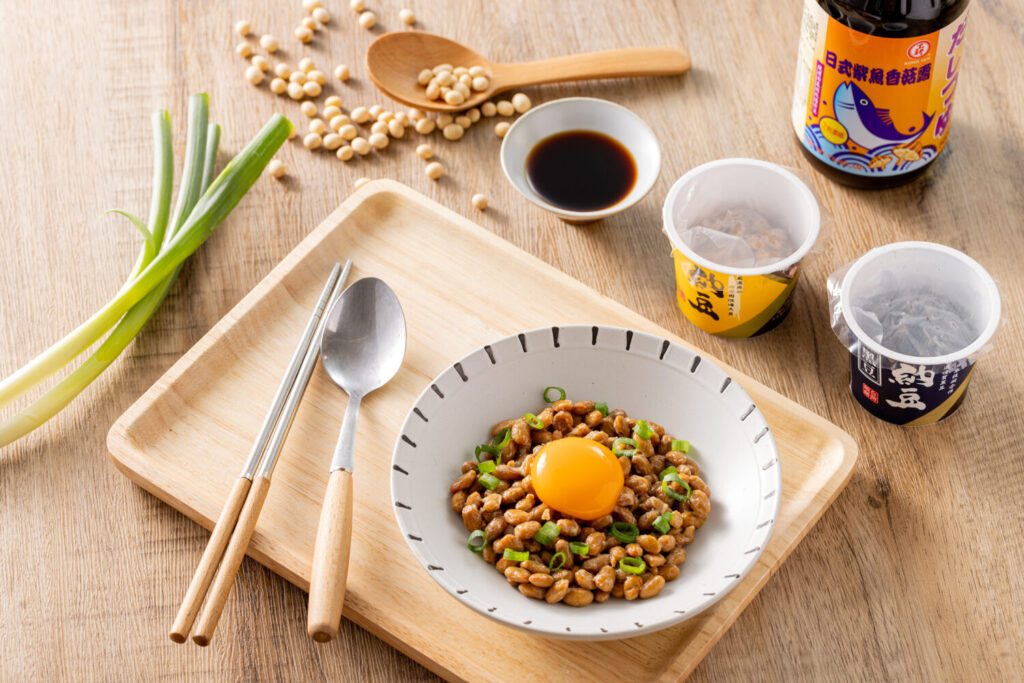 父親節送工研醋「納豆」產品,在餐桌上陪爸爸一起享美食。(圖/工研醋提供)
