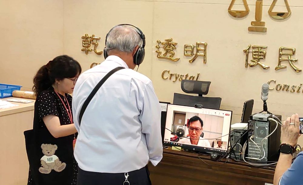 視訊諮詢服務免舟車勞頓 高等行政法院籲多加利用 5 《圖說》媒體人體驗視訊諮詢服務。〈記者葉柏成攝〉
