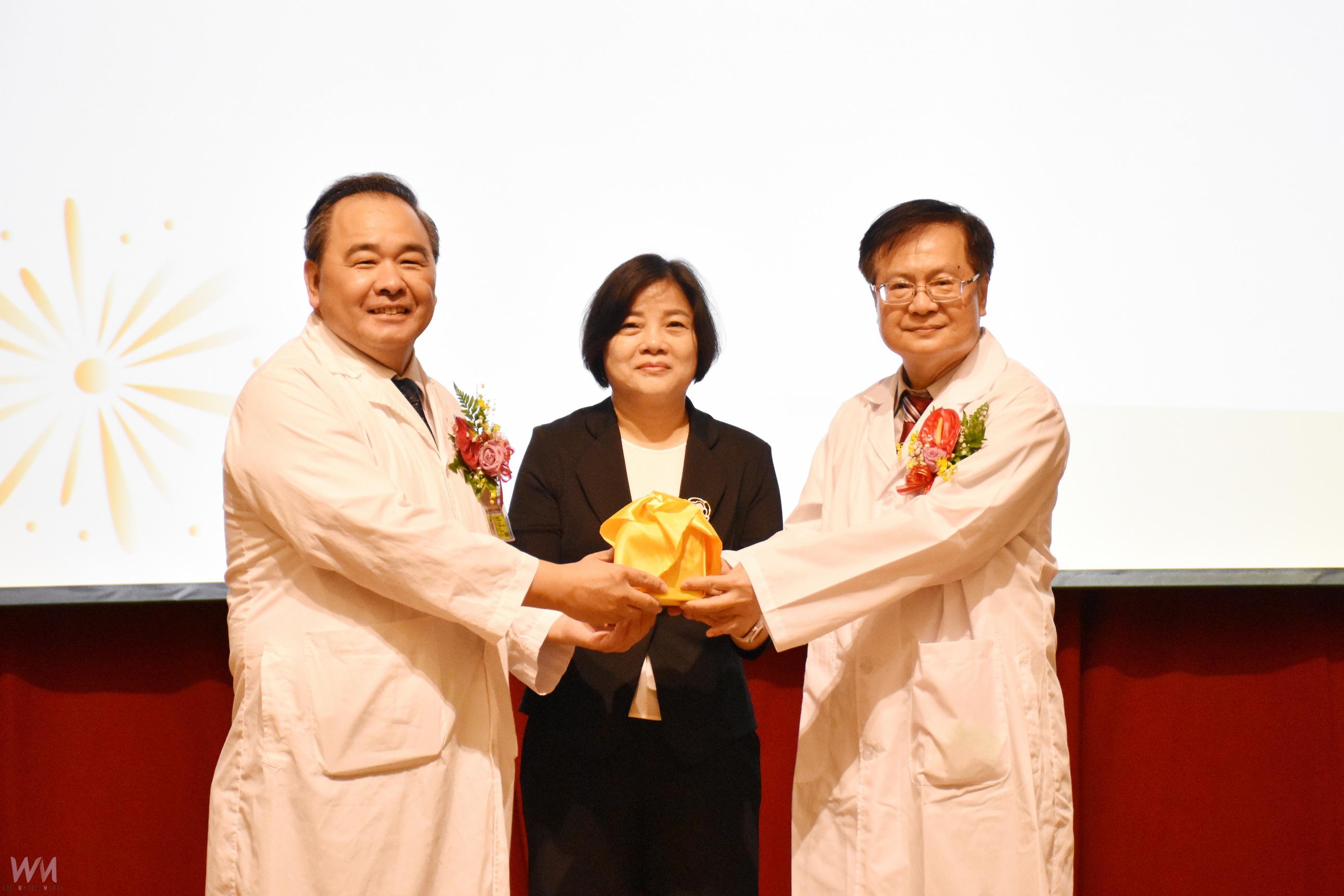 (有影片)/彰濱秀傳醫院院長交接 黃信彰接任領航邁向智慧醫療 - https://www.watchmedia01.com
