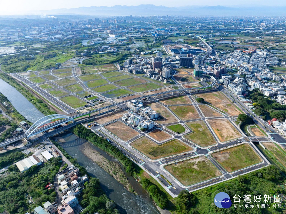 桃園市大園區菓林市地重劃工程總經費約17.7億元。<br /><br /> <br /><br /> 