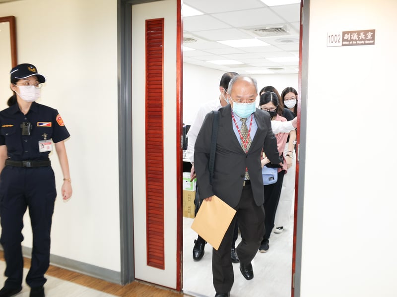 國民黨台北市議會副議長葉林傳在議會的辦公室31日遭檢調搜索，詳細搜索原因待檢調對外說明。中央社