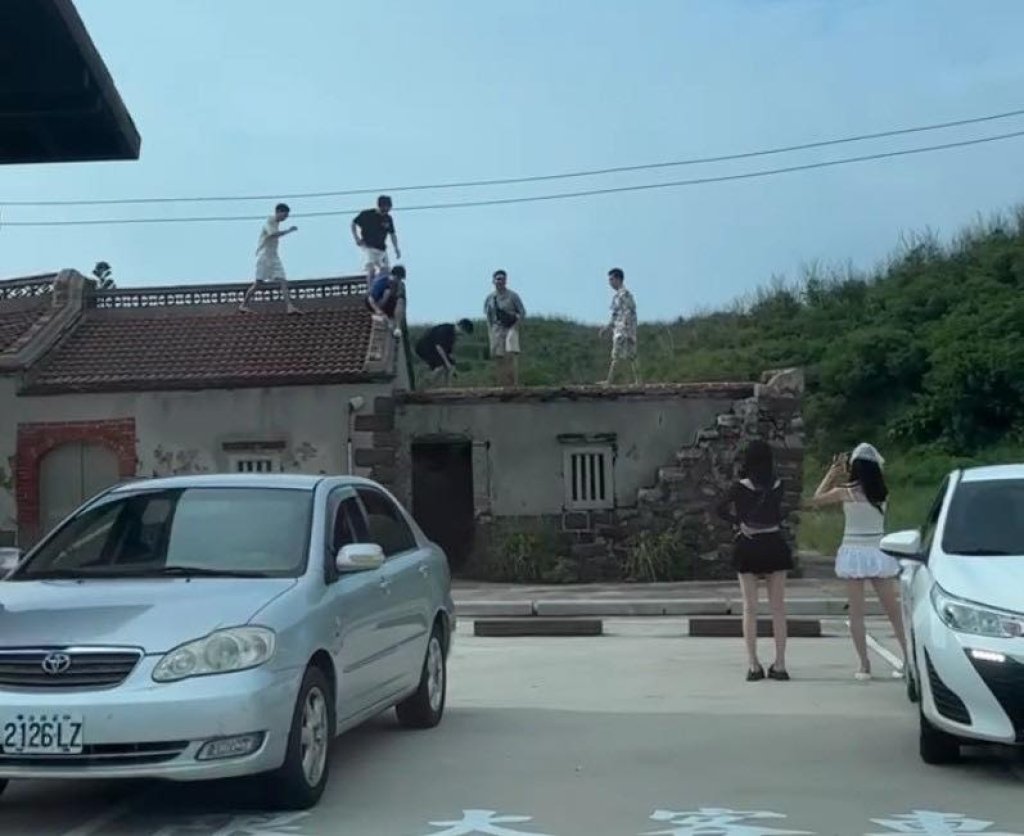 爬屋頂打卡害古厝損毀?澎湖大菓葉瑞記商店風波延燒 警方約談6人、屋主不提告
