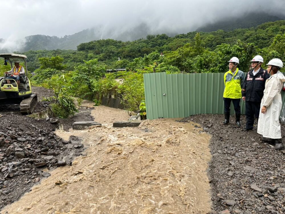 高雄豪雨不斷達致災警戒 陳其邁籲:非必要不要前往山區 194 高雄豪雨不斷達致災警戒 陳其邁籲:非必要不要前往山區 193