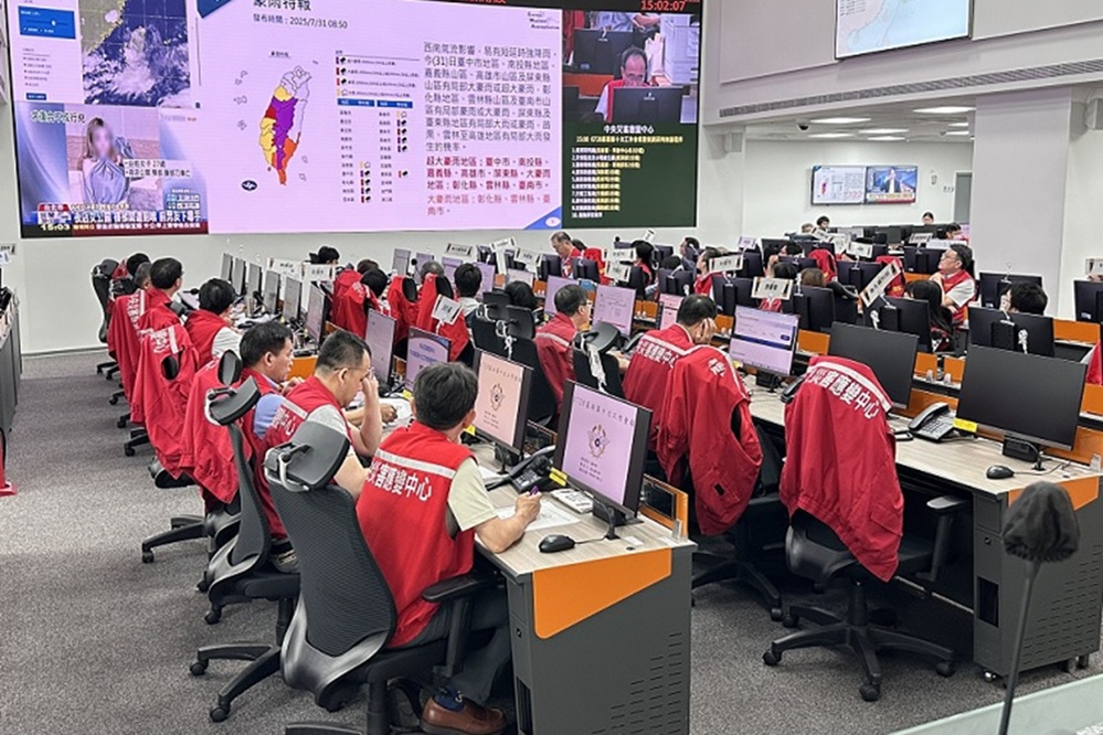 豪雨來襲 全台預警性封閉9處路段 229 cnews204250731a06