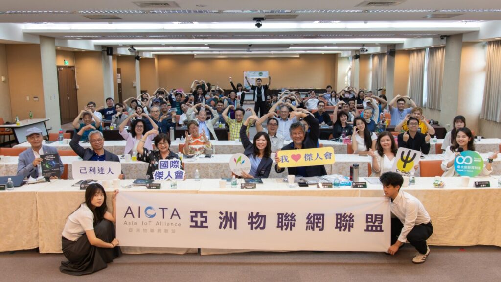 論壇除創業簡報競賽外,也同步舉行創新交流會與新書座談,協助新創團隊鏈結投資人脈與產業資源。(翻攝畫面)