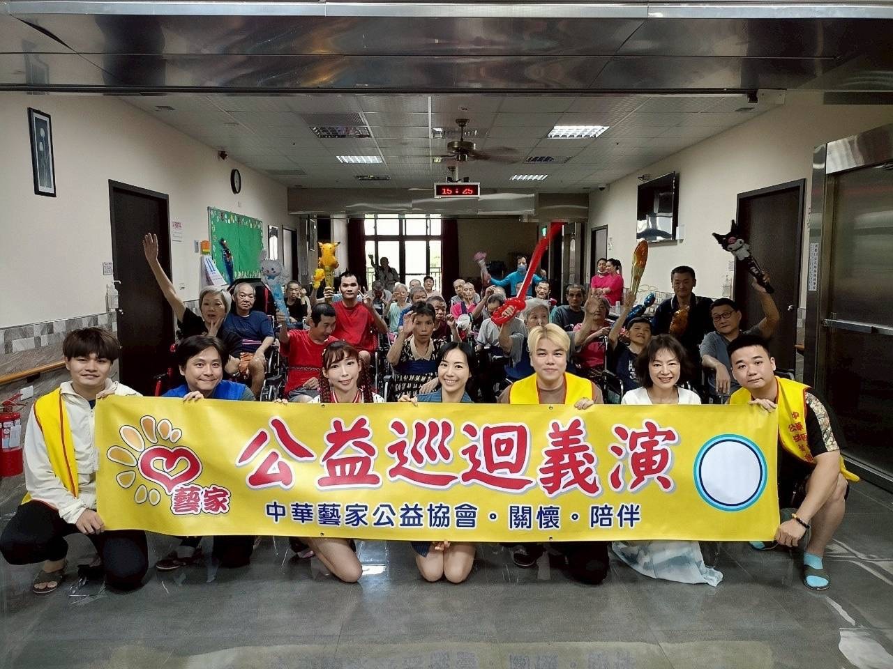 小魔張孝行運用公益將歡笑帶到需要它的地方。(圖/小魔張孝行 提供)