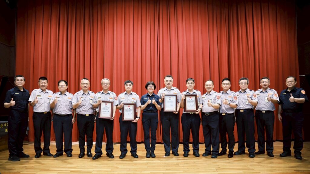 灌溉幸福就在內湖 民防常訓強化急救韌性 這片土地 將有你 有我 灌溉幸福就在內湖 6 六 4