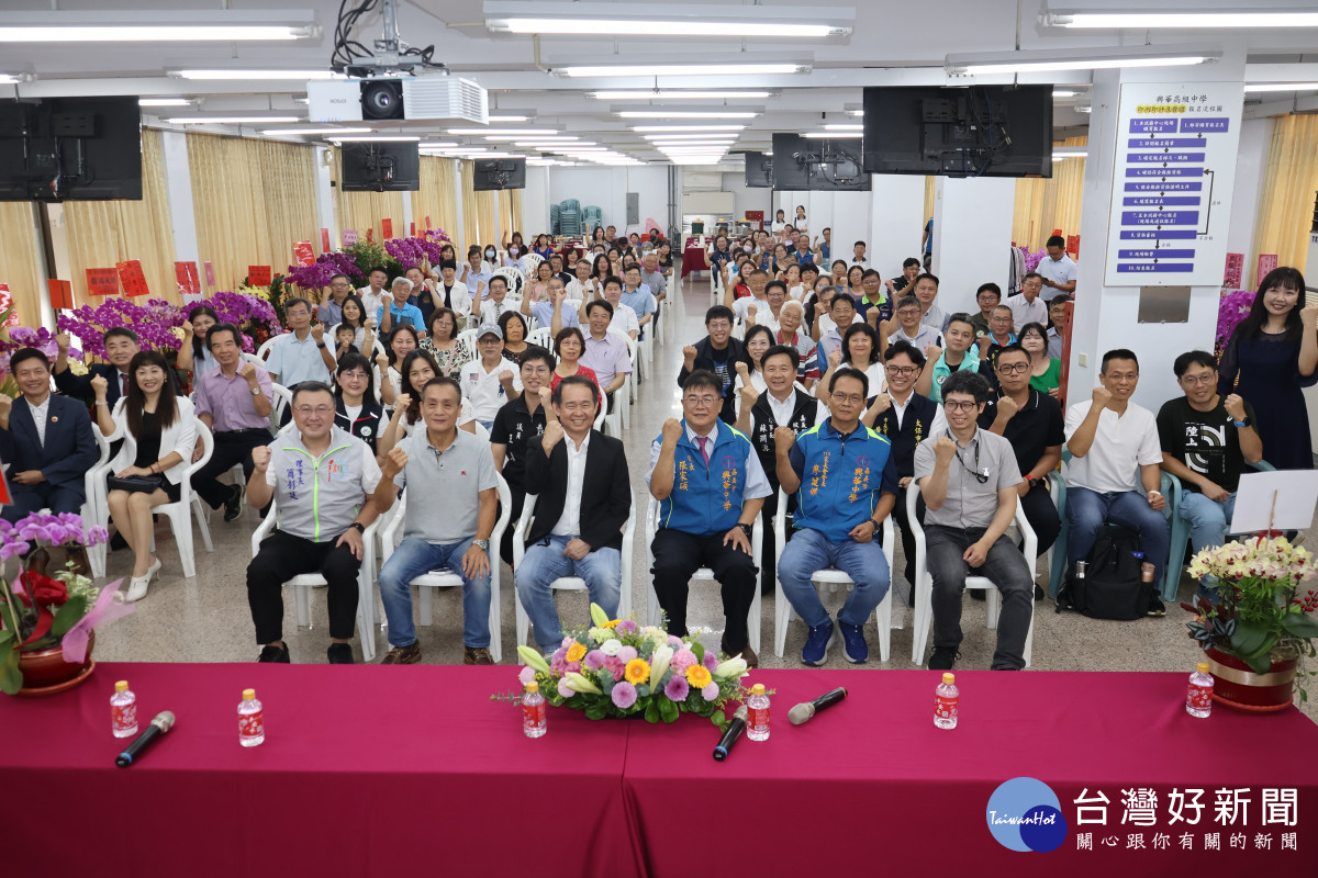 嘉義市私立興華中學今天舉行校長交接典禮/興華中學提供