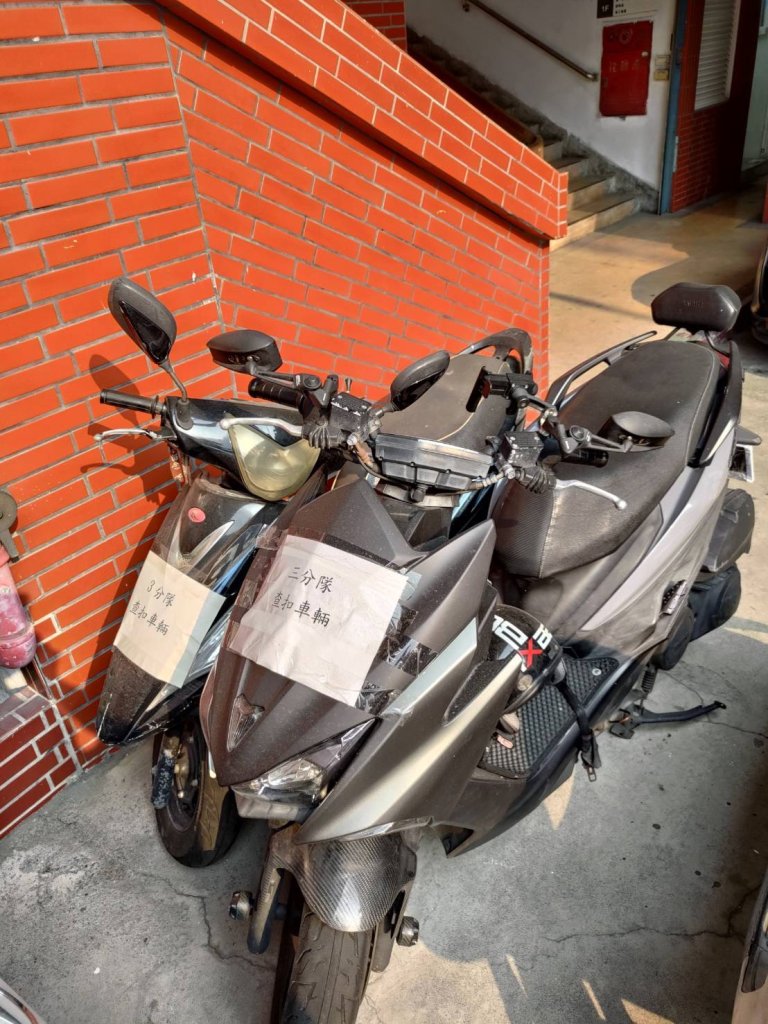 自己砸斷手詐領車禍理賠! 假車禍詐保險理賠15人落網詐得500餘萬