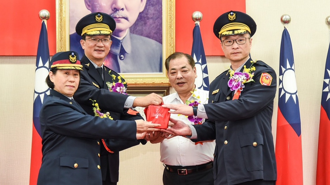 竹縣警局卸新任局長交接 新任局長林建隆科技建警績效卓著
