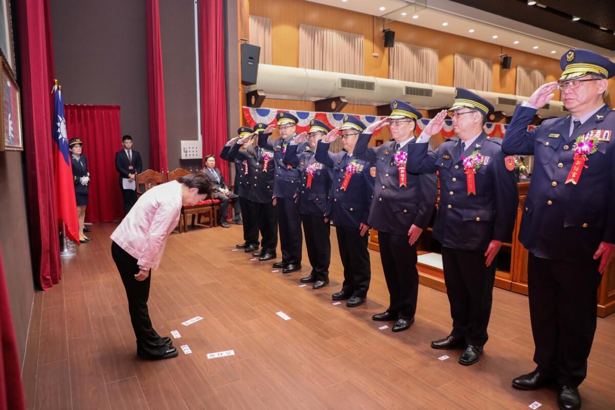 ▲今(1)日卸新任局長、分局長及大隊長聯合交接典禮。(圖/中市府提供)