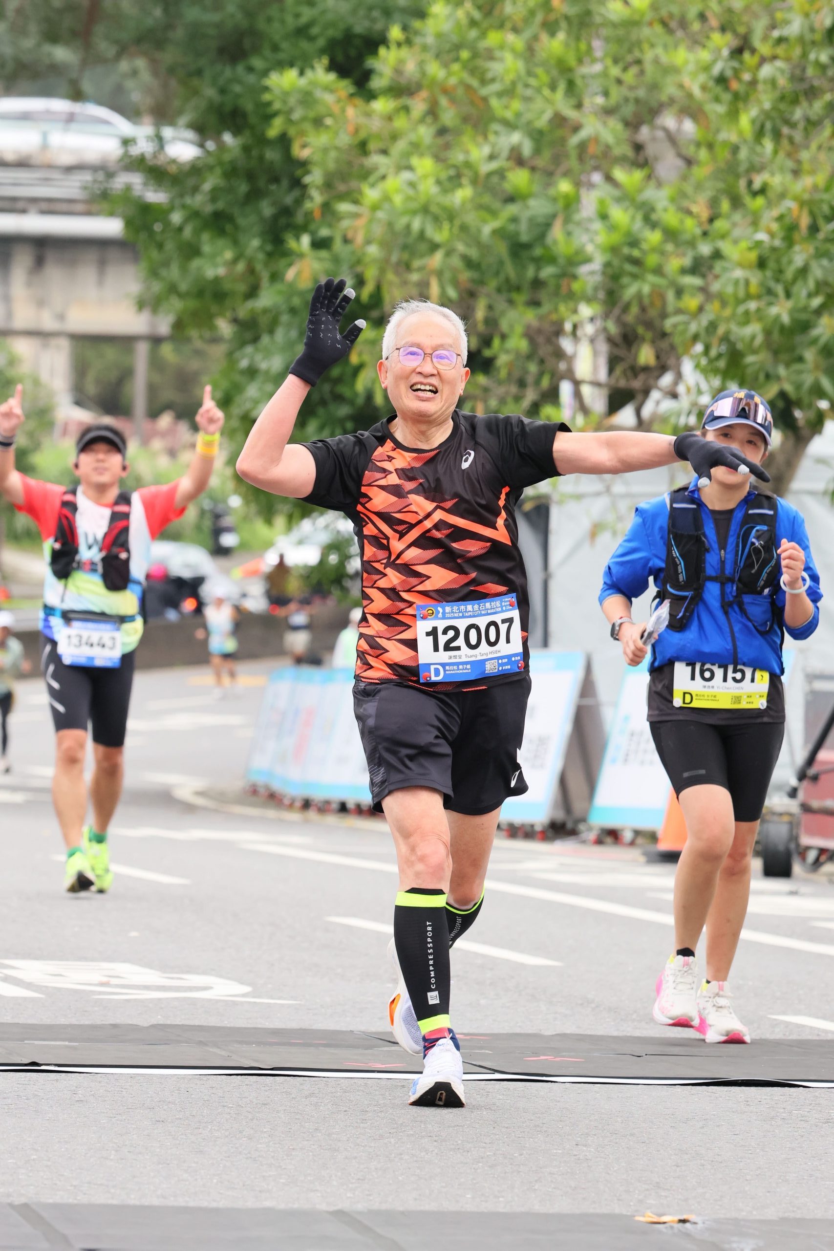 馬拉松跑到一半去接生 謝院長把新生兒帶到人間起跑線