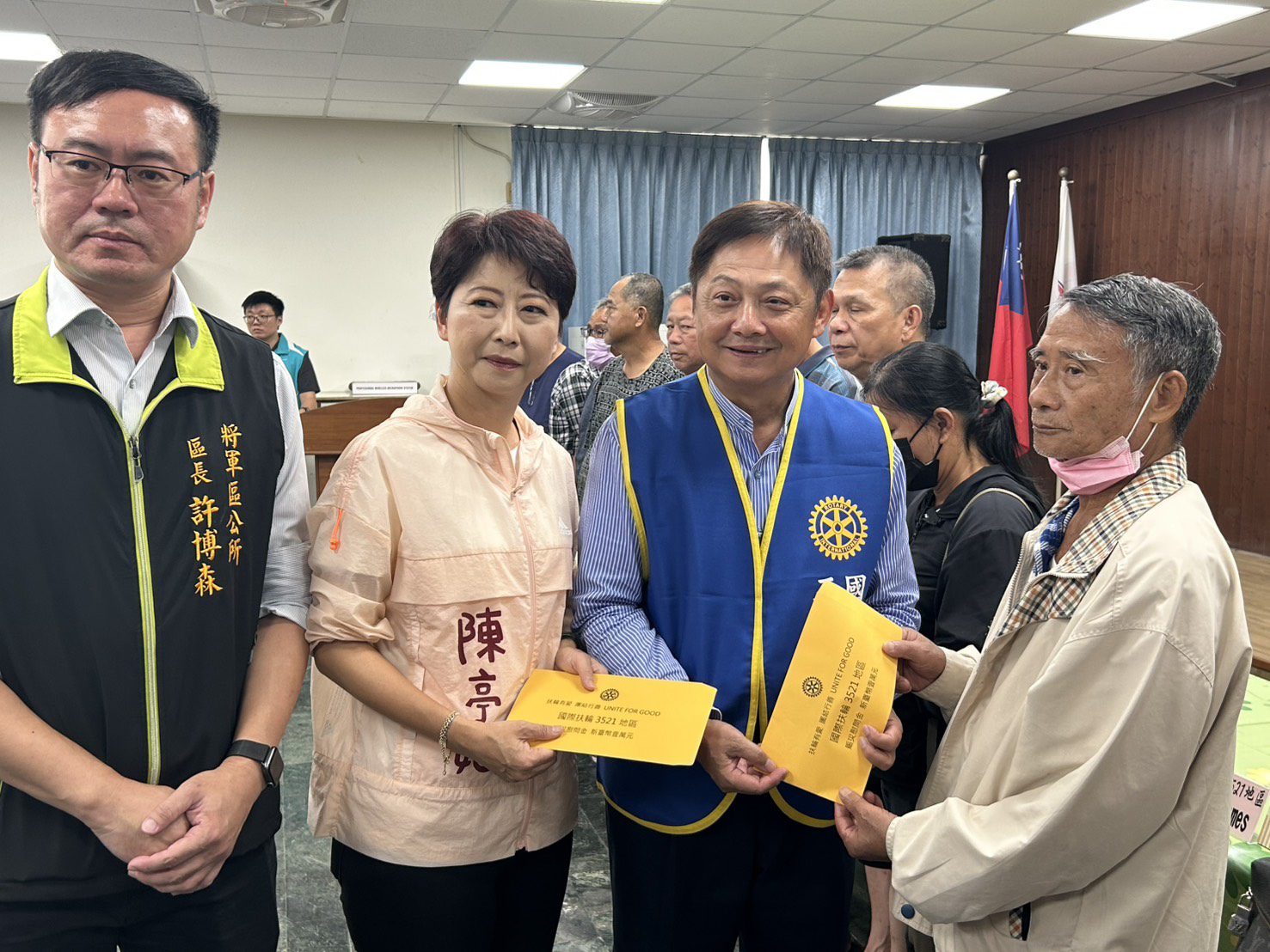 國際扶輪3521地區捐助丹娜絲災民 陳亭妃、陳怡珍、蔡秋蘭協助媒合關鍵資源