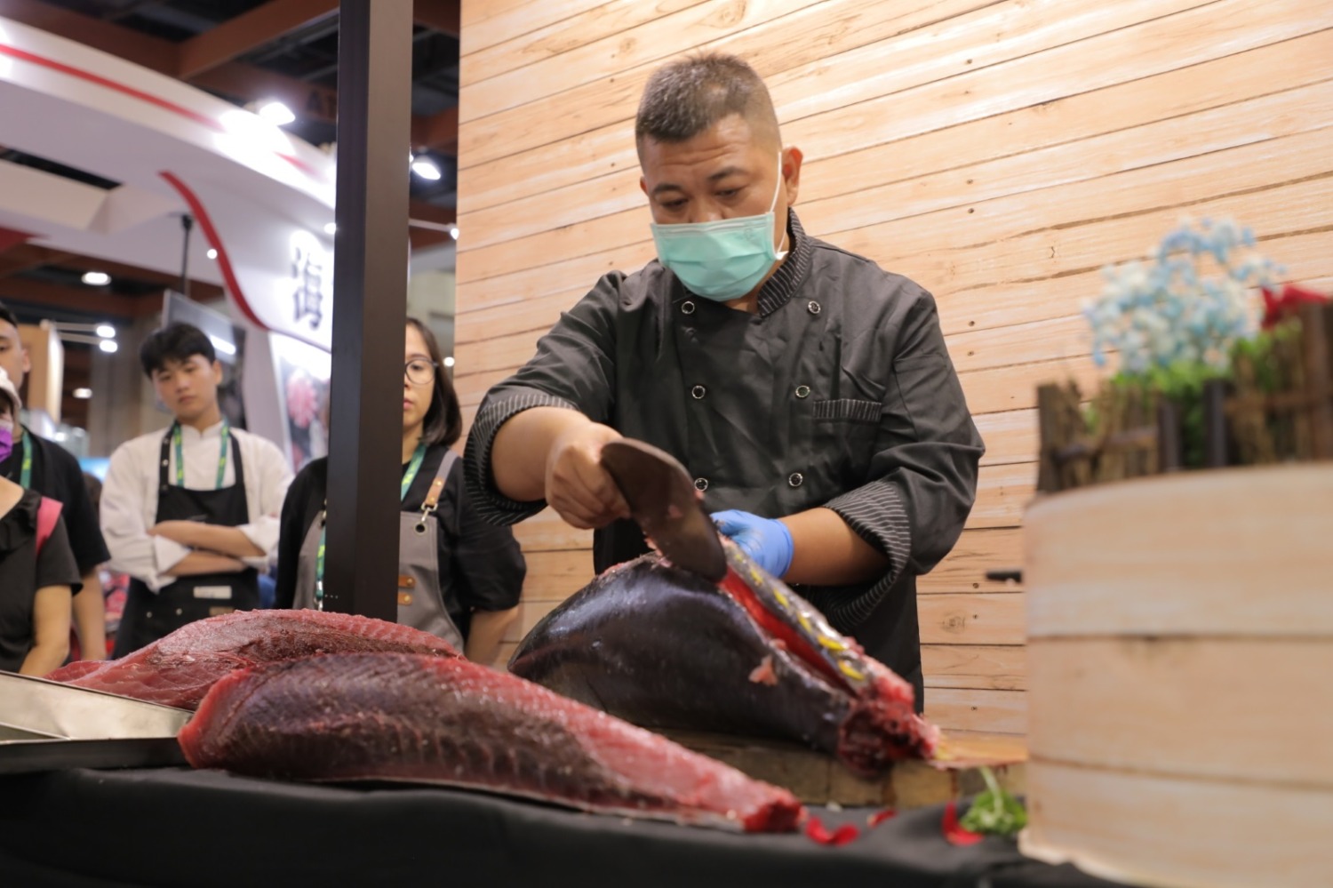 台灣美食展屏東館鮪魚刀工秀震撼全場 六大品牌聯展大秀屏東食力