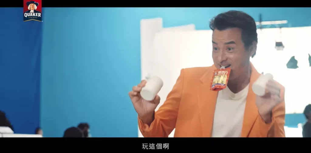 _李銘順在片場玩雜耍、幽默催劇組,展現熟齡型男不輸年輕人的行動力。