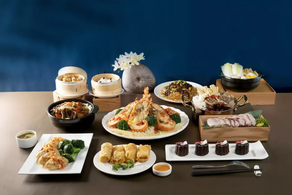 歡慶父親節，蘊泉庄於8月1日至8月10日推出限時餐飲優惠「爸氣來襲・龍蝦開蘊」四人合菜套餐5,288元，即可享受豐盛饗宴。圖/蘊泉庄提供