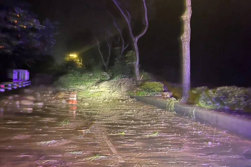 竹山往集集道路因雨中斷 公路局今派大型機具修復道路 234 竹山往集集道路因雨中斷 公路局今派大型機具修復道路 233