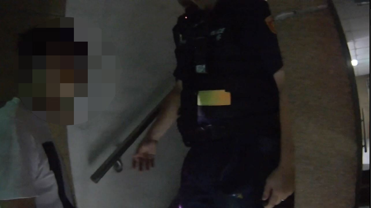 才因打警衛上新聞 桃園男再鬧社區持毒遭逮 2 0